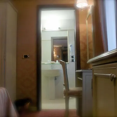 Hotell Lux 3*