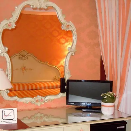 Lux Hotell 3*