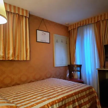 Hotell Lux 3*