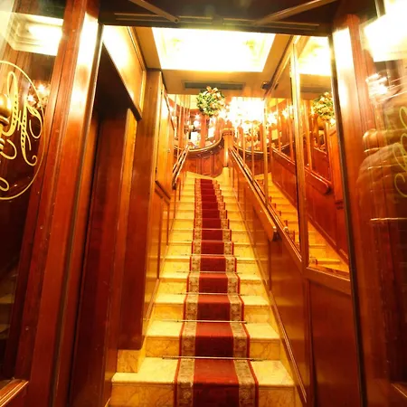 Hotell Lux 3*