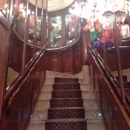 Hotell Lux 3*