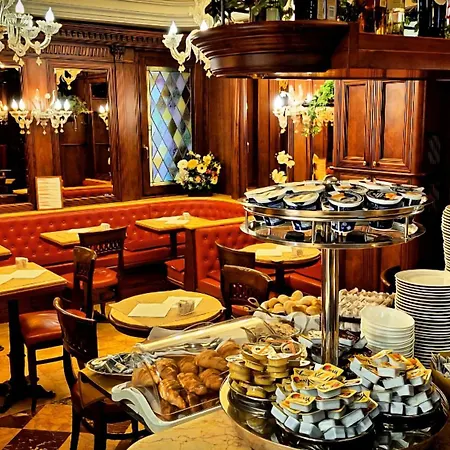Hotell Lux 3*