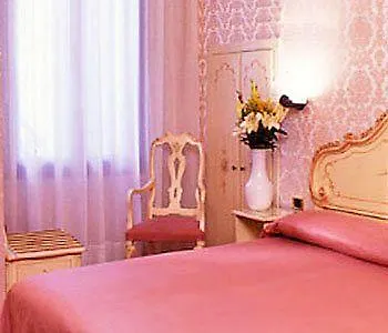 Lux Hotell 3*