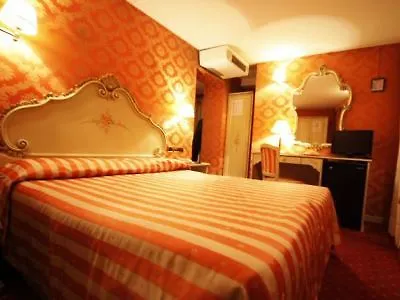 Hotell Lux 3*