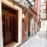 Hotel Lux