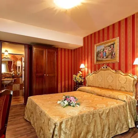 Lux Hotel 3*